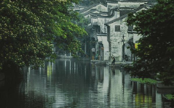救援旅行男孩